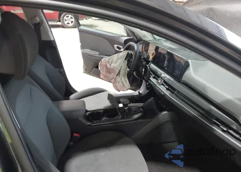 2025 Kia K4 Lxs из США, поврежденный, VIN 3KPFT4DE3SE032238